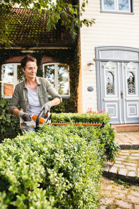 STIHL HSA 45 Lekkie nożyce do żywopłotu ze zintegrowanym akumulatorem STIHL HSA 45 Lekkie nożyce do żywopłotu ze zintegrowanym akumulatorem