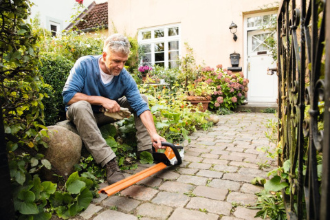 STIHL HSA 45 Lekkie nożyce do żywopłotu ze zintegrowanym akumulatorem STIHL HSA 45 Lekkie nożyce do żywopłotu ze zintegrowanym akumulatorem