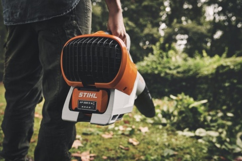 Dmuchawa akumulatorowa STIHL BGA 250, bez akumulatora i ładowarki